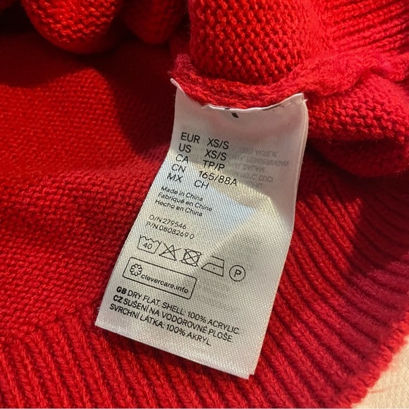 H&M Divided Bugs Bunny Women’s Red Christmas Sweater Santa XS/S Oversized Crop - Picture 4 of 8